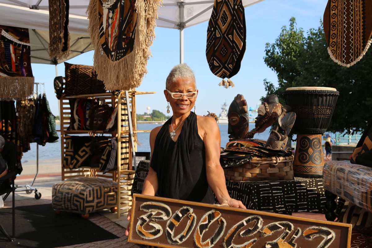 Crowd & Vendors Praise 103.9