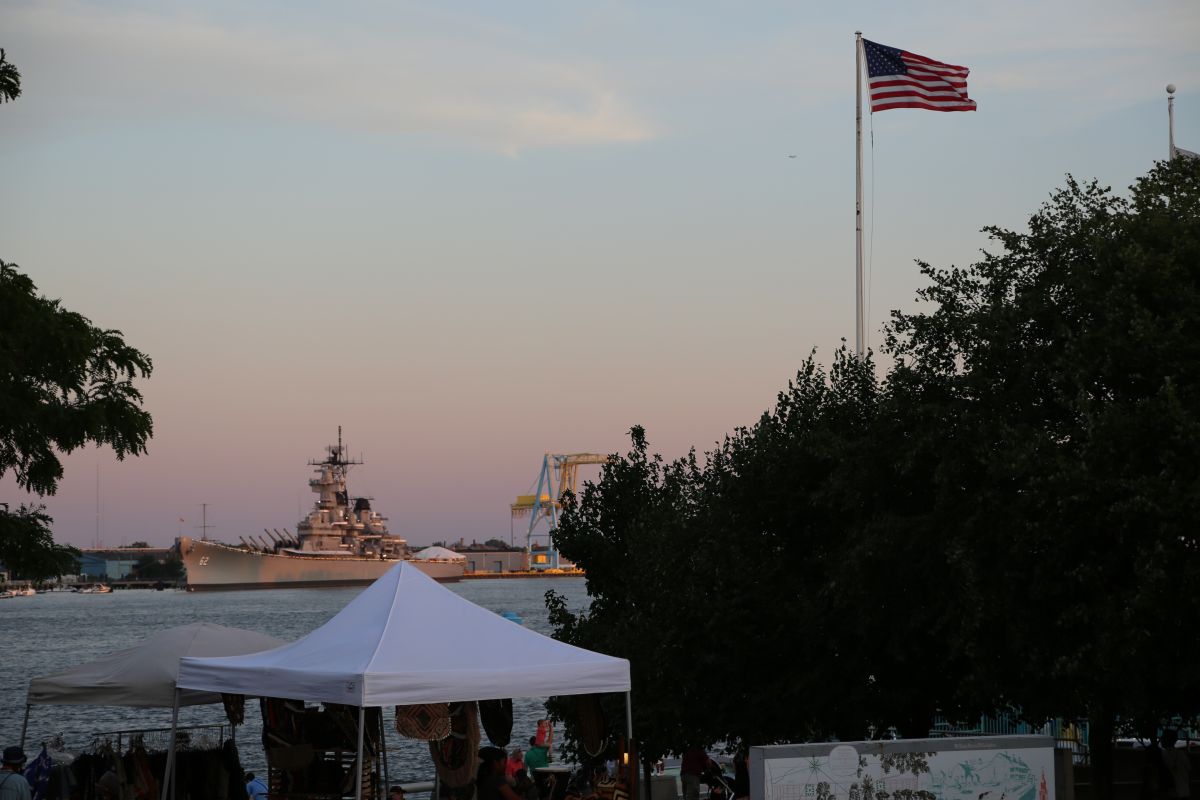 Crowd & Vendors Praise 103.9